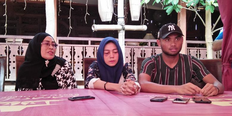 saddil-ramdani-kanan-asr-tengah-dan-mawar-susmari-dalam-sesi-jumpa-pers_20181106_102955.jpg