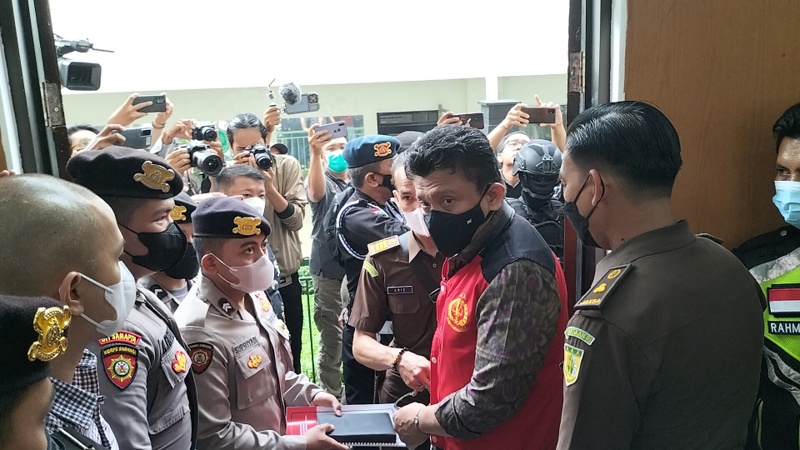 Ferdy Sambo Mendadak Didatangi Sosok Ini Sebelum Masuk Ruang Sidang, Langsung Diajak Salaman