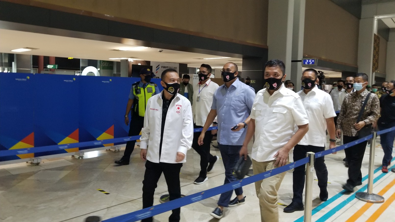 satgas-lawan-covid-19-dpr-ri-melakukan-sidak-di-bandara-soekarno-hatta.jpg