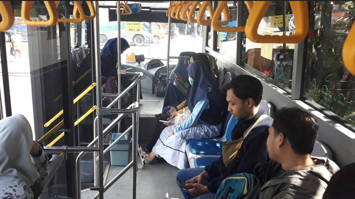 sejumlah-penumpang-transpatriot-s.jpg