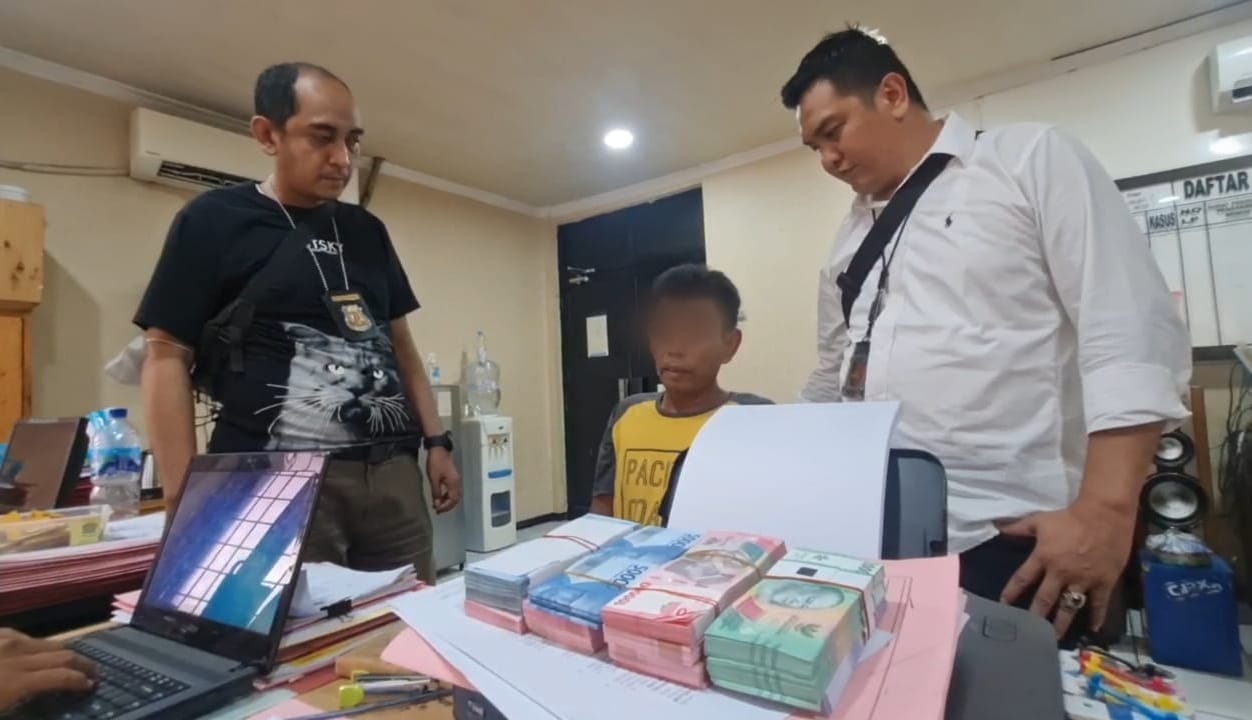 sekuriti-perumahan-di-kalideres-jakarta-barat-ditangkap-karena-mencuri-di-rumah-warga.jpg