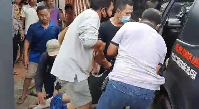 seorang-pemuda-tertangkap-tangan-tengah-beraksi-mencuri-kotak-amal-di-masjid-al-mustaqim.jpg