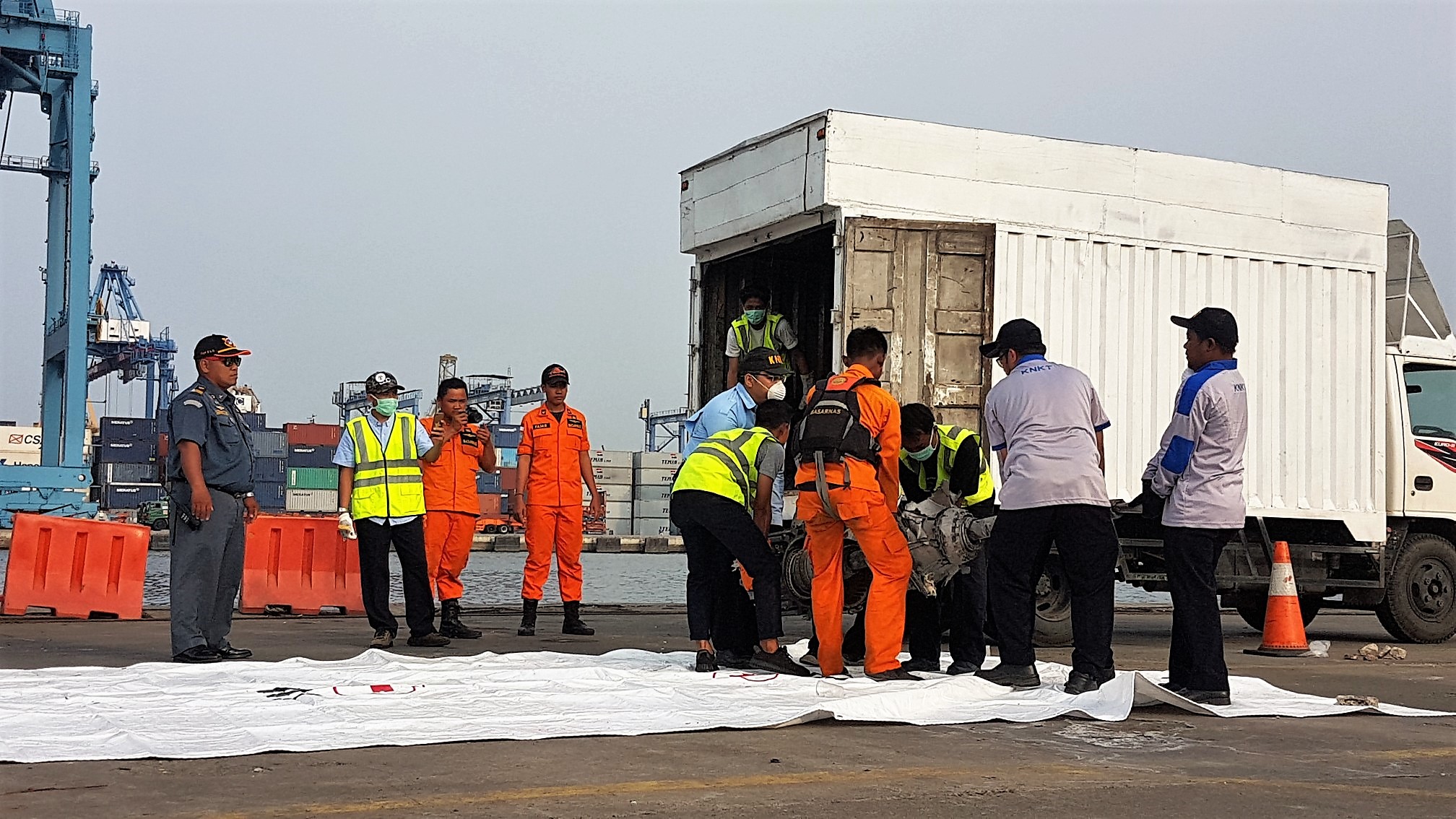 serpihan-turbin-pesawat-lion-air_20181107_164529.jpg