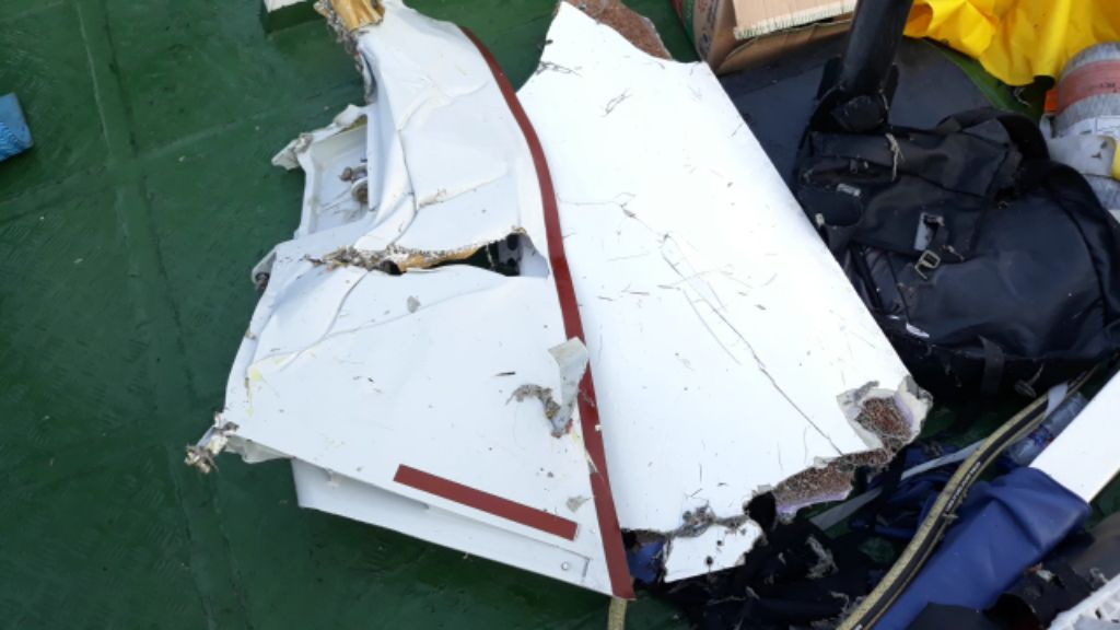 KPLP Temukan Serpihan Bangkai Pesawat di Perairan Tanjung Karawang