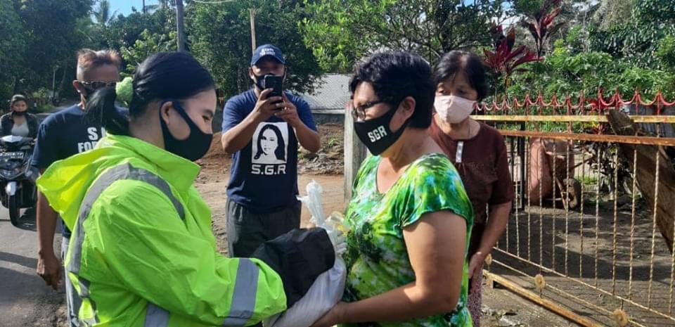 Kisah Shintia Rumumpe Turun Langsung Bantu Warga Terdampak Covid-19 di Minahasa Utara