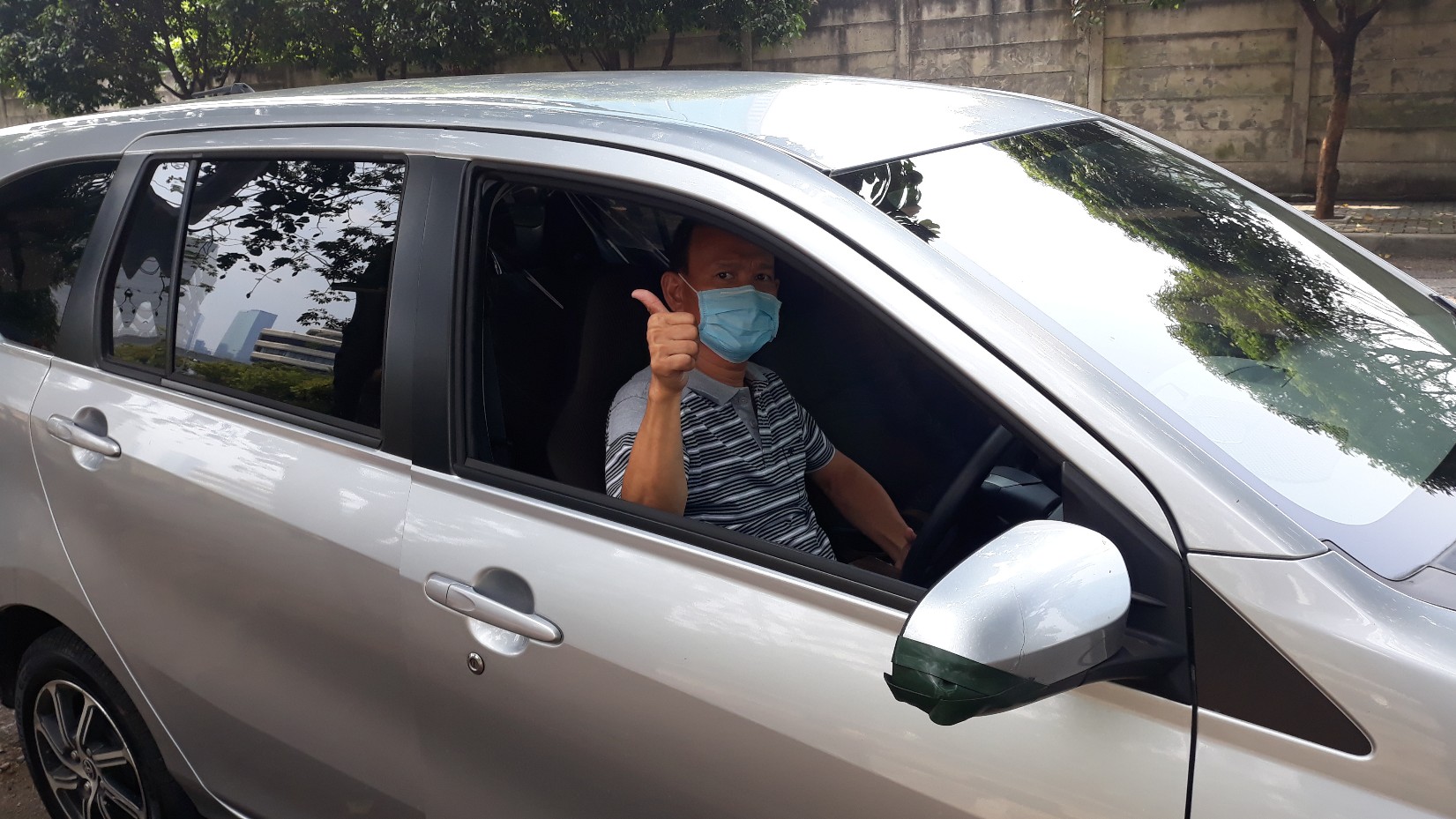 sopir-taksi-daring-alimin-saat-ditemui-di-kawasan-kuningan-setiabudi-jakarta-selatan.jpg