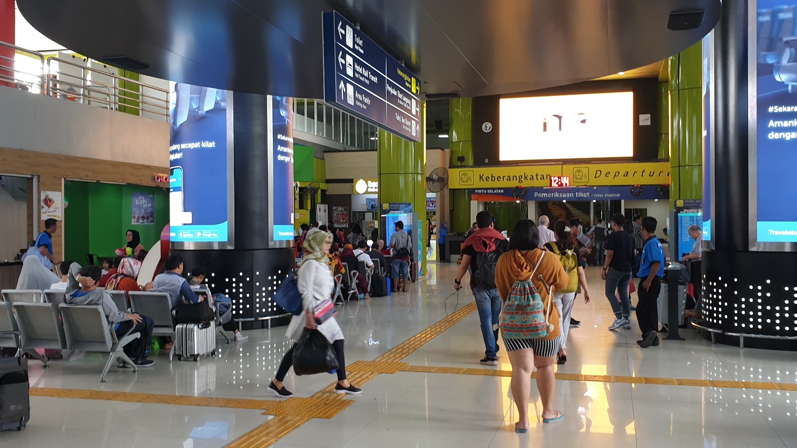 stasiun-gambir-jakarta-pusat-sabtu-21122019.jpg