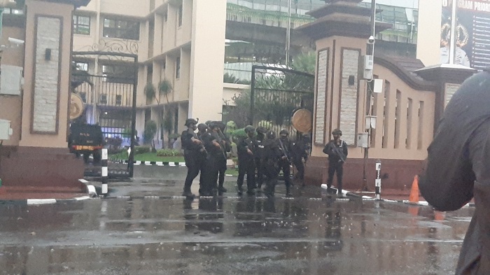 suasana-di-mabes-polri-setelah-diserang-3132021.jpg