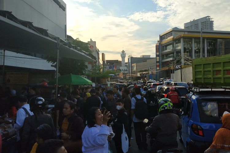 suasana-di-sekitar-pasar-bendungan-hilir-jakarta-pusat-pada-hari-pertama-ramadan.jpg