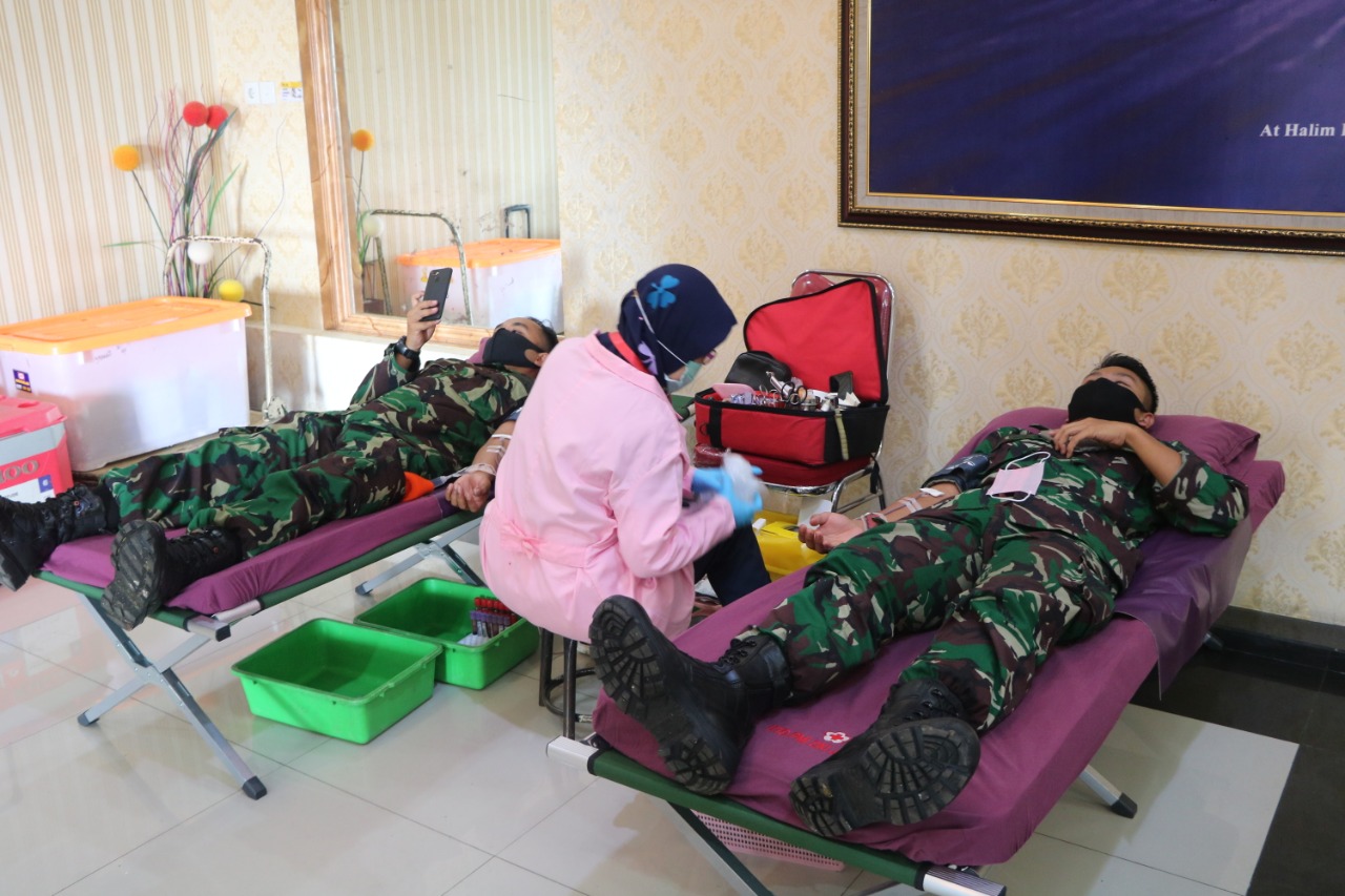 suasana-donor-darah-hut-tni-au.jpg
