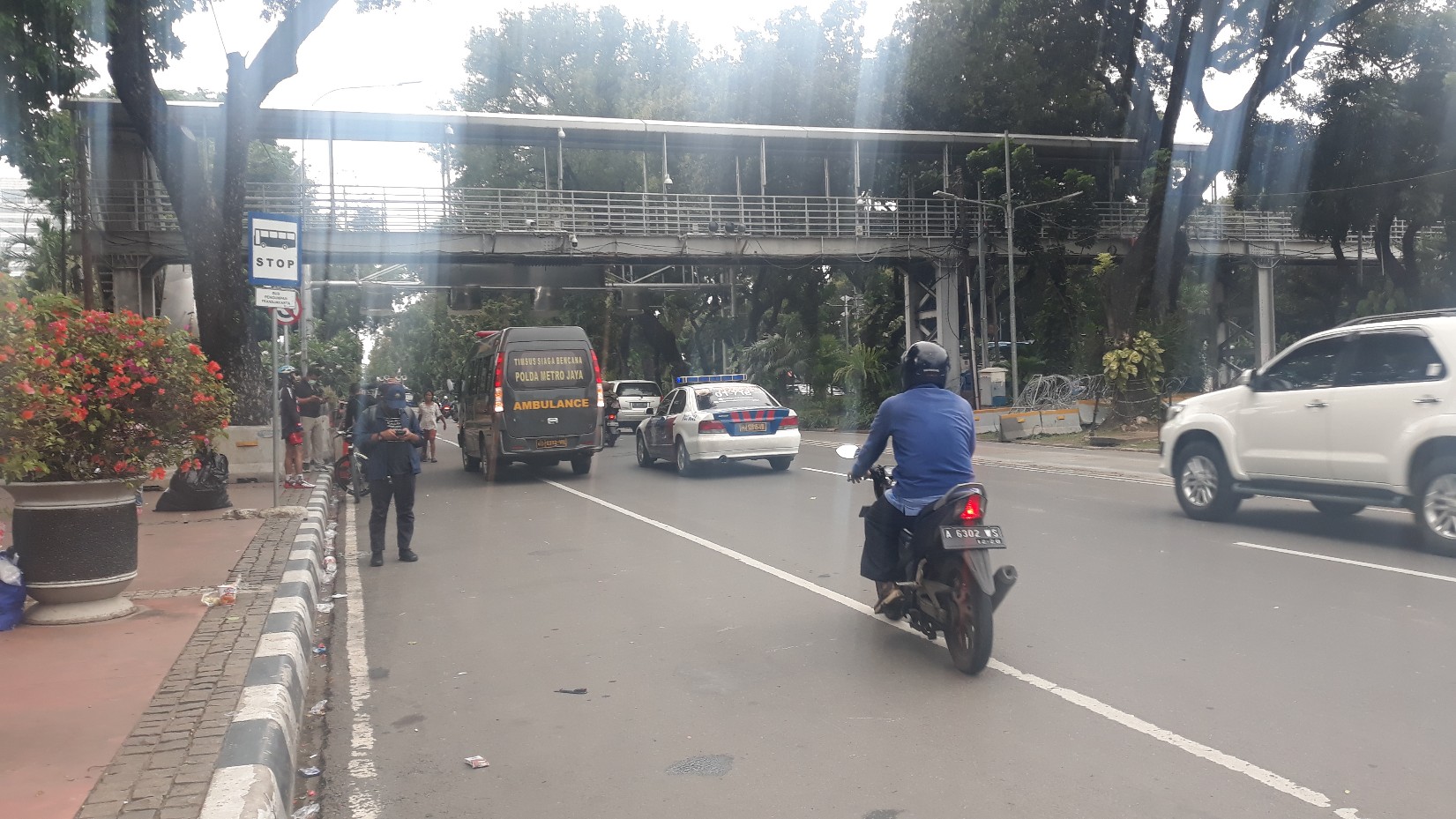 suasana-jalan-medan-merdeka-barat-gambir-jakarta-pusat-yang-sudah-bisa-diakses.jpg