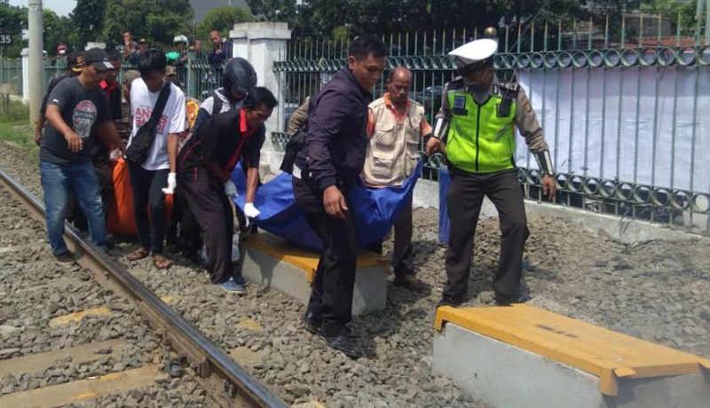 Dua Anggota TNI Angkatan Laut Tewas Ditabrak Kereta di Pasar Minggu