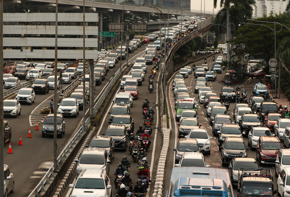 suasana-kemacetan-kendaraaan-di-jalan-gatot-subroto-jakarta.jpg