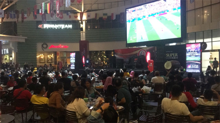 suasana-nobar-piala-dunia-2018-di-summarecon-mal-serpong_20180630_093727.jpg