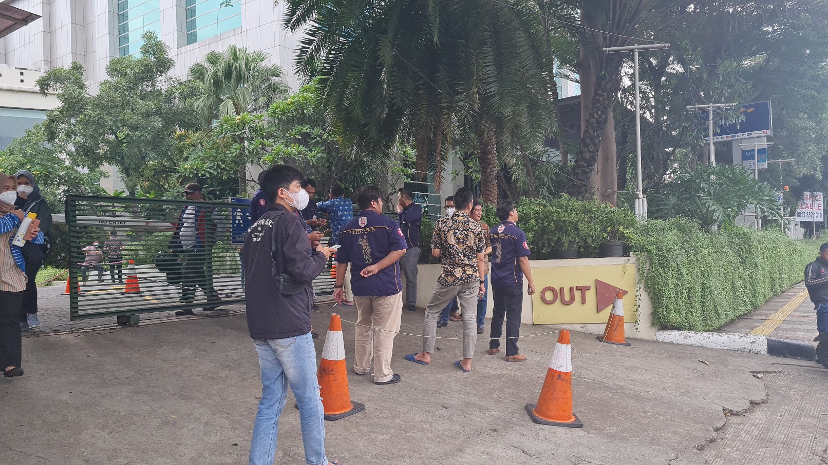 Gempa, Karyawan di Grand Slipi Tower Turun Dari Lantai 32, Berhamburan Keluar Gedung