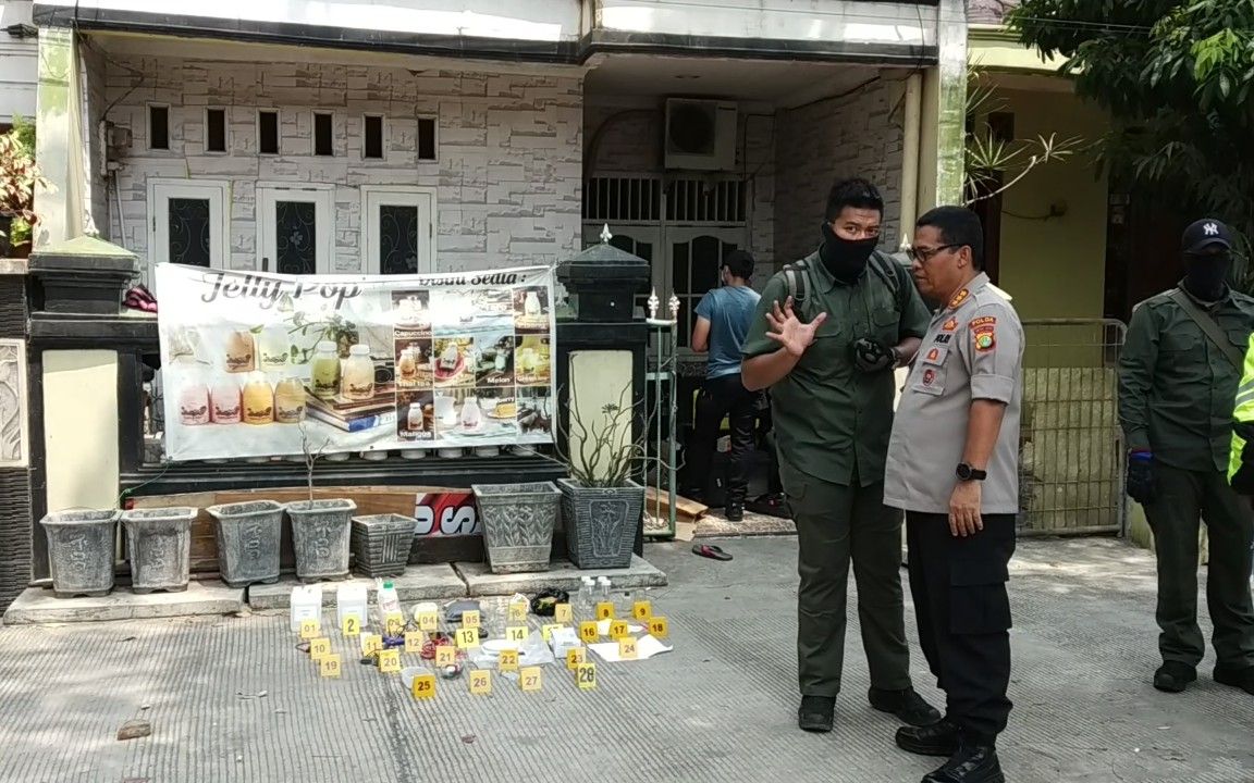 suasana-penggerebekan-rumah-terduga-teroris-cilincing-3.jpg