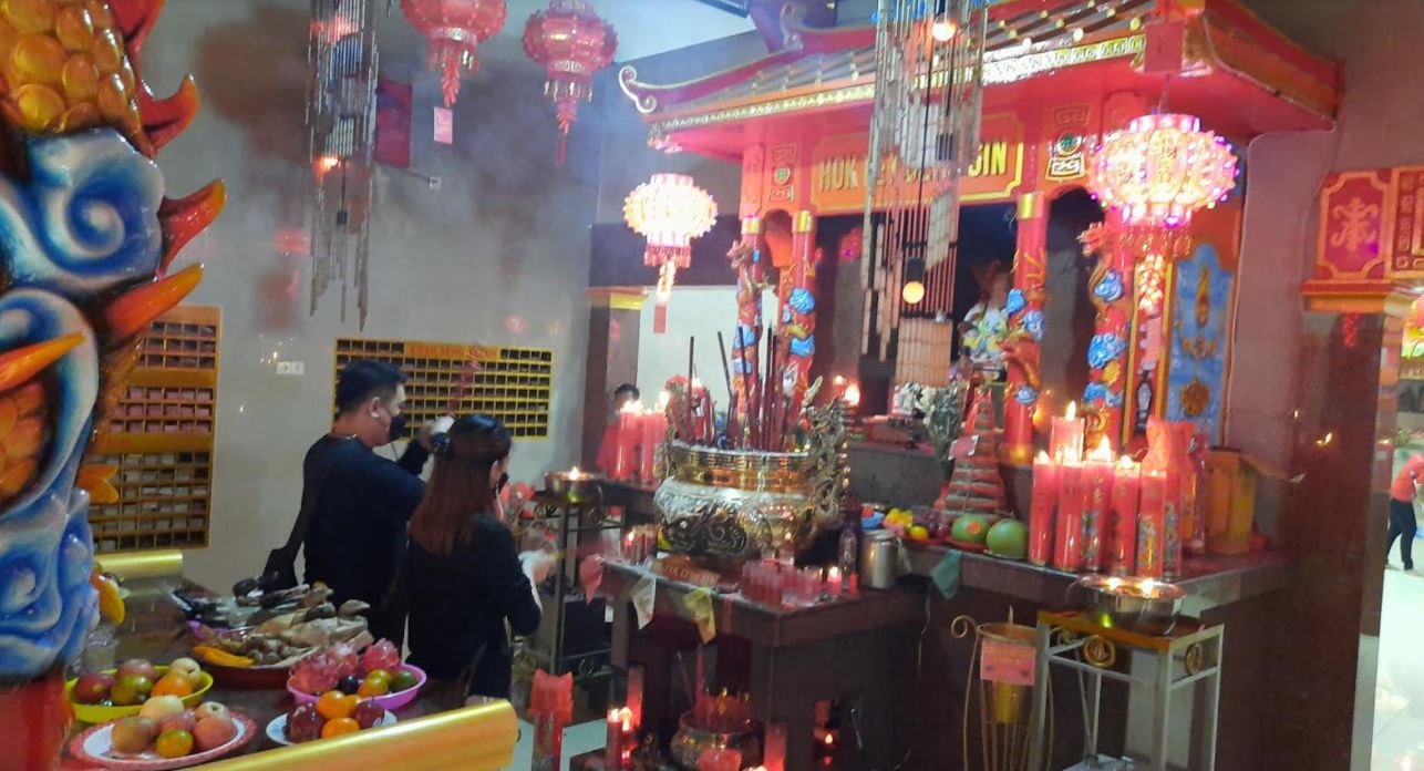 Sembahyang di Kelenteng Hok Lay Kiong Dilakukan Perorangan, Imlek Tahun Ini Tak Ada Perayaan Khusus