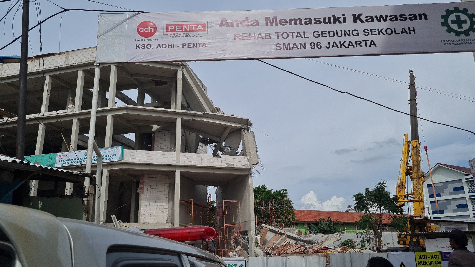 suasana-robohnya-bangunan-sma-96-di-kawasan-cengkareng-jakarta-barat.jpg