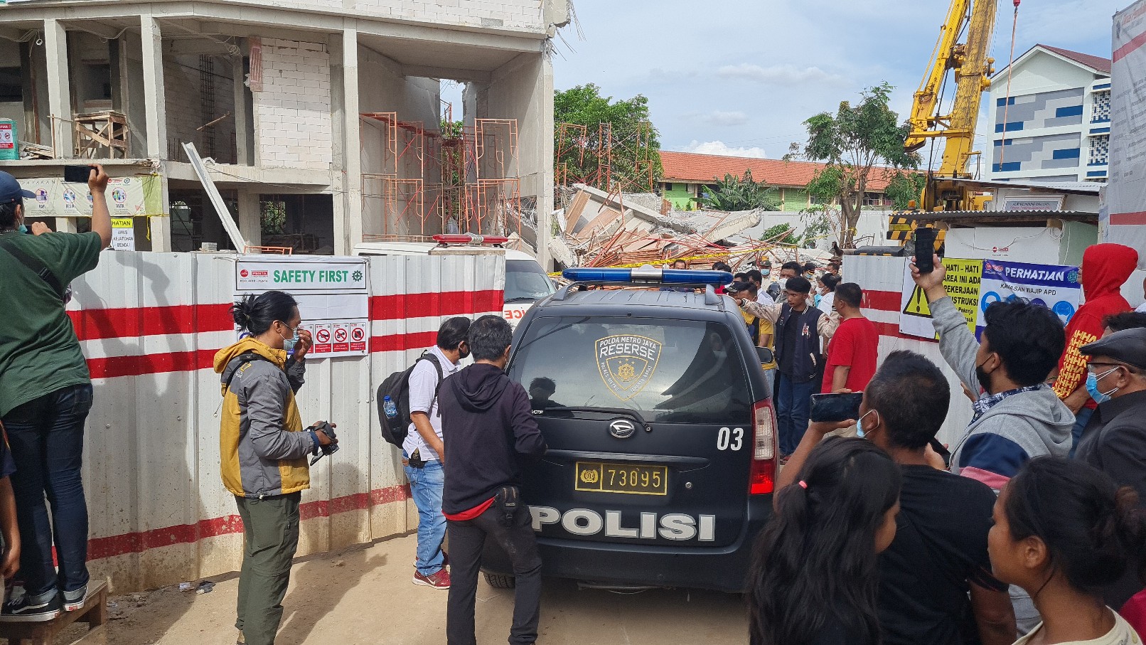 suasana-robohnya-bangunan-sman-96-di-cengkareng-jakarta-barat.jpg