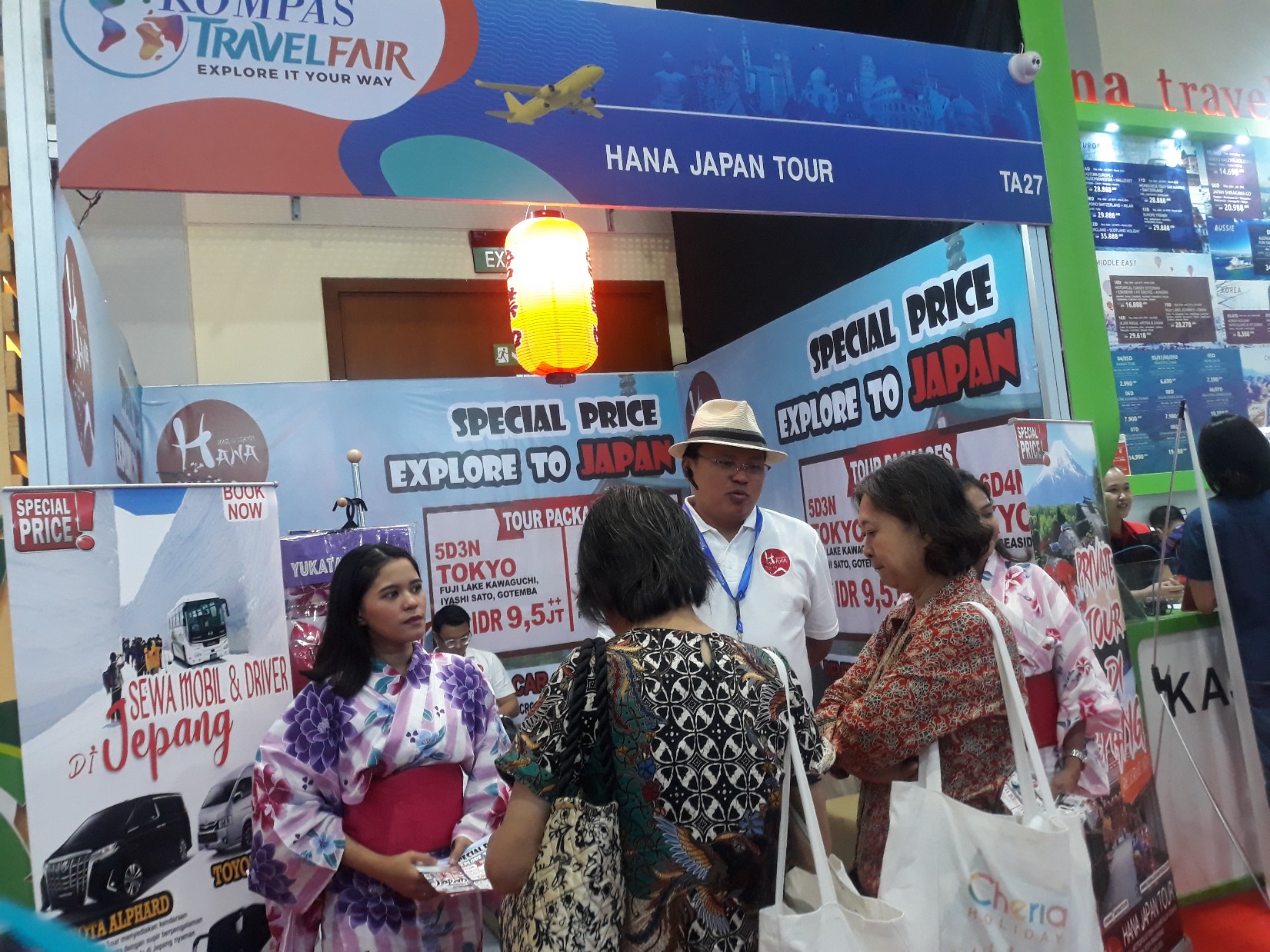 suasana-stan-hana-japan-tour-di-kompas-travel-fair.jpg