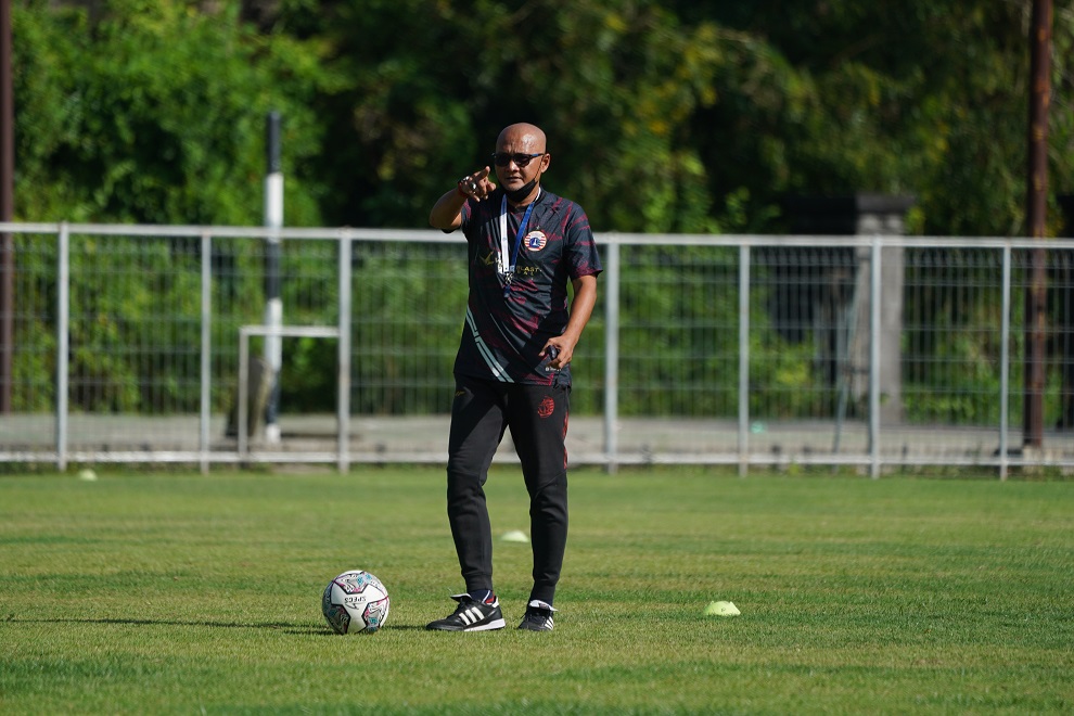 Pegang Kendali Persija, Sudirman Akui Tak Ringan Gantikan Angelo: Tim Besar Punya Suporter Fanatik