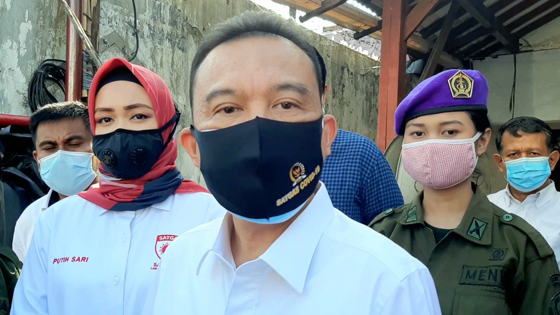 sufmi-dasco-achmad-mengunjungi-posko-masak-satgas-lawan-covid-19.jpg