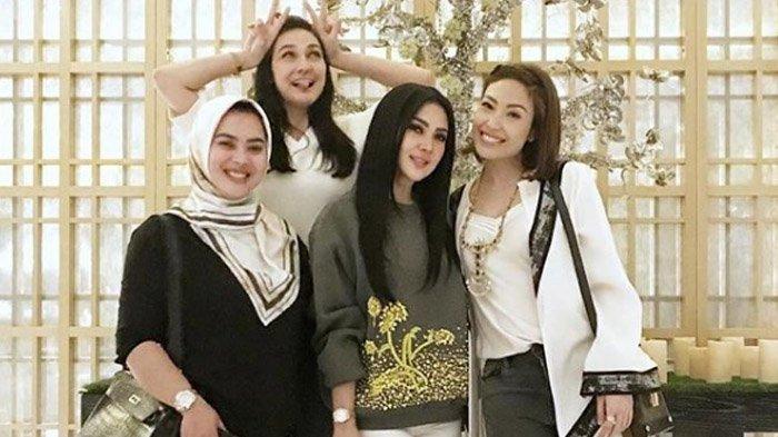 syahrini-dan-luna-maya-berteman-akrab.jpg