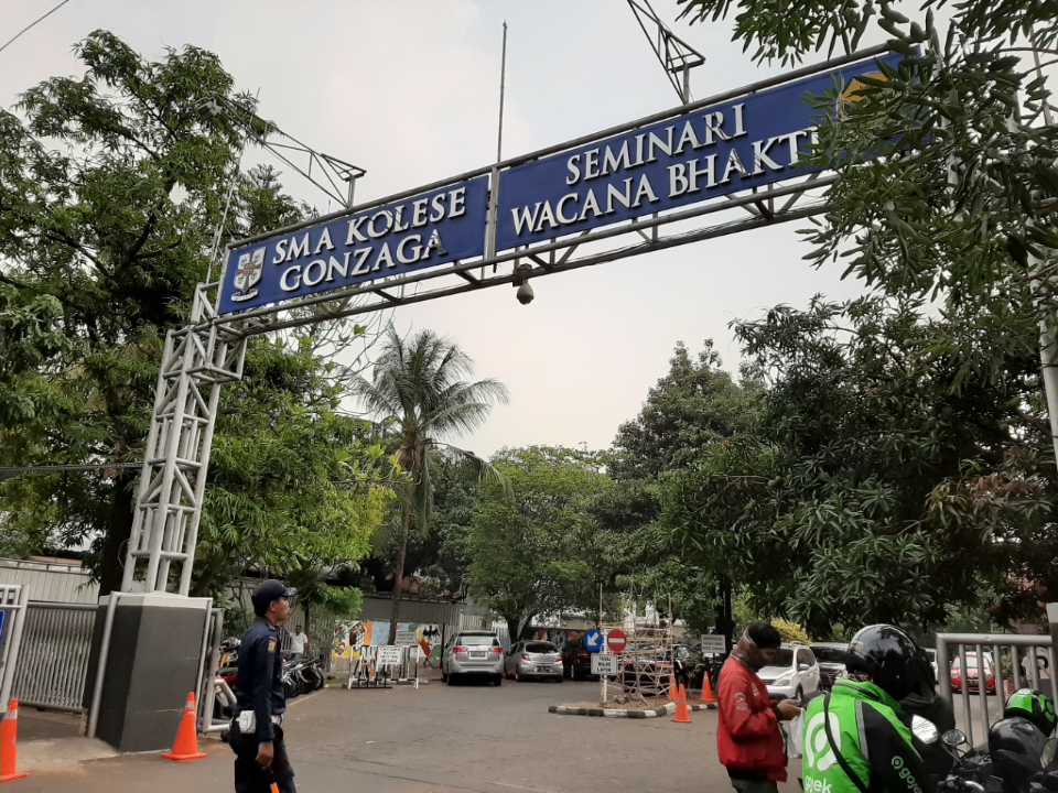 tampak-depan-sma-kolese-gonzaga-jakarta-selatan.jpg