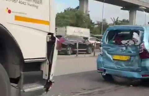 tampak-kecelakaan-truk-menabrak-lima-mobil-di-tol-jagorawi-jakarta-timur-senin-442022.jpg
