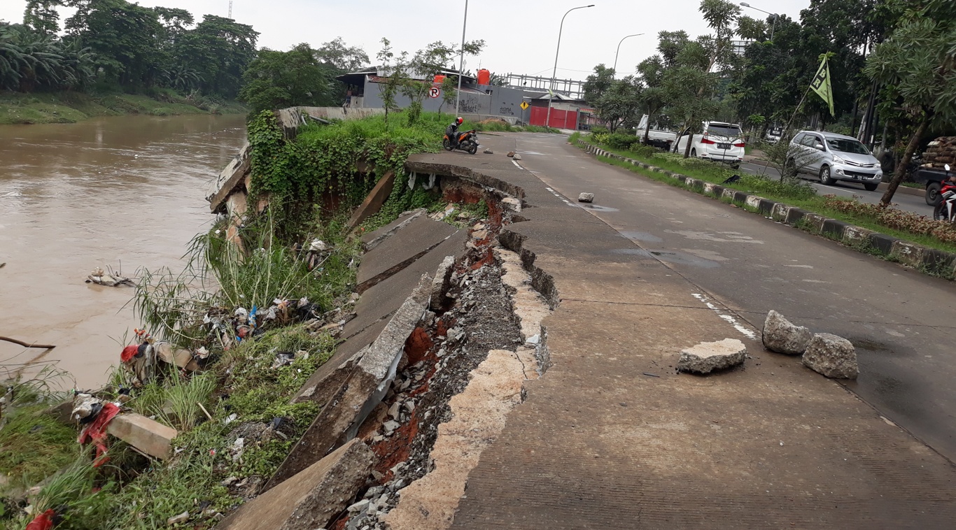 Men uxlab yotgan osiyolik ayolni sikdim
