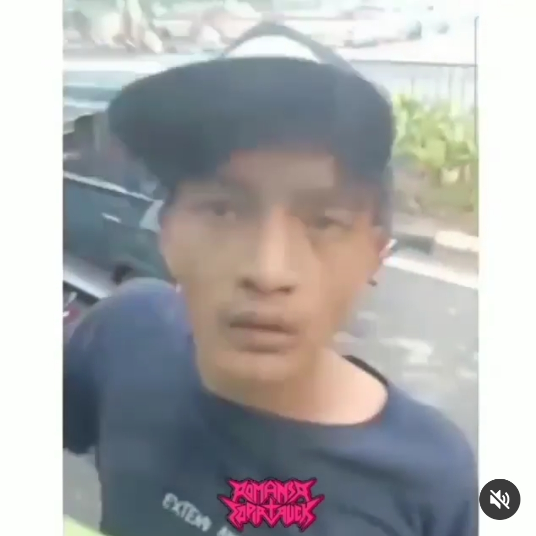 tangkap-layar-aksi-pemalakan-sopir-truk-di-tengah-kemacetan-viral-di-media-sosial.jpg