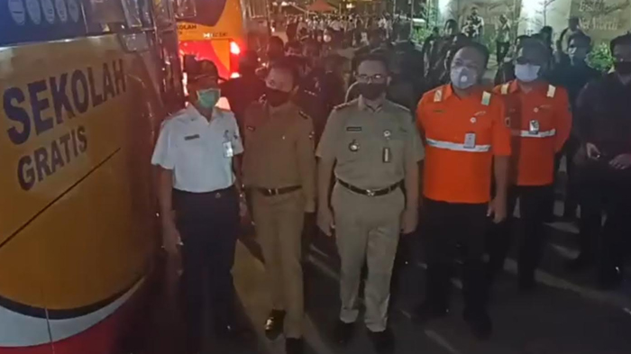 Anies Minta Seluruh Perusahaan Taati Aturan Pembagian Jam Kerja Pegawai