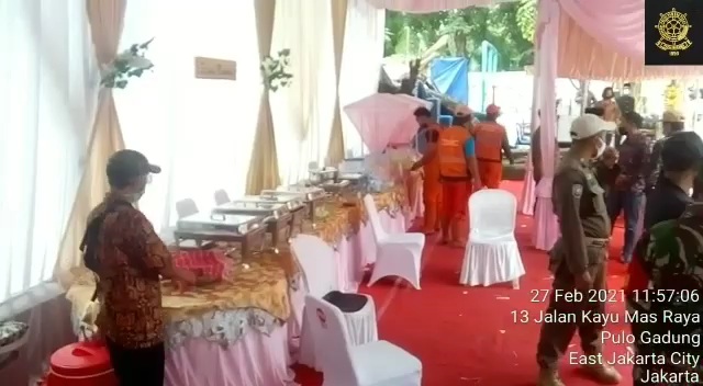 tenda-resepsi-pernikahan-warga-di-jalan-kayu-mas-dibubarkan-aparat-gabungan.jpg