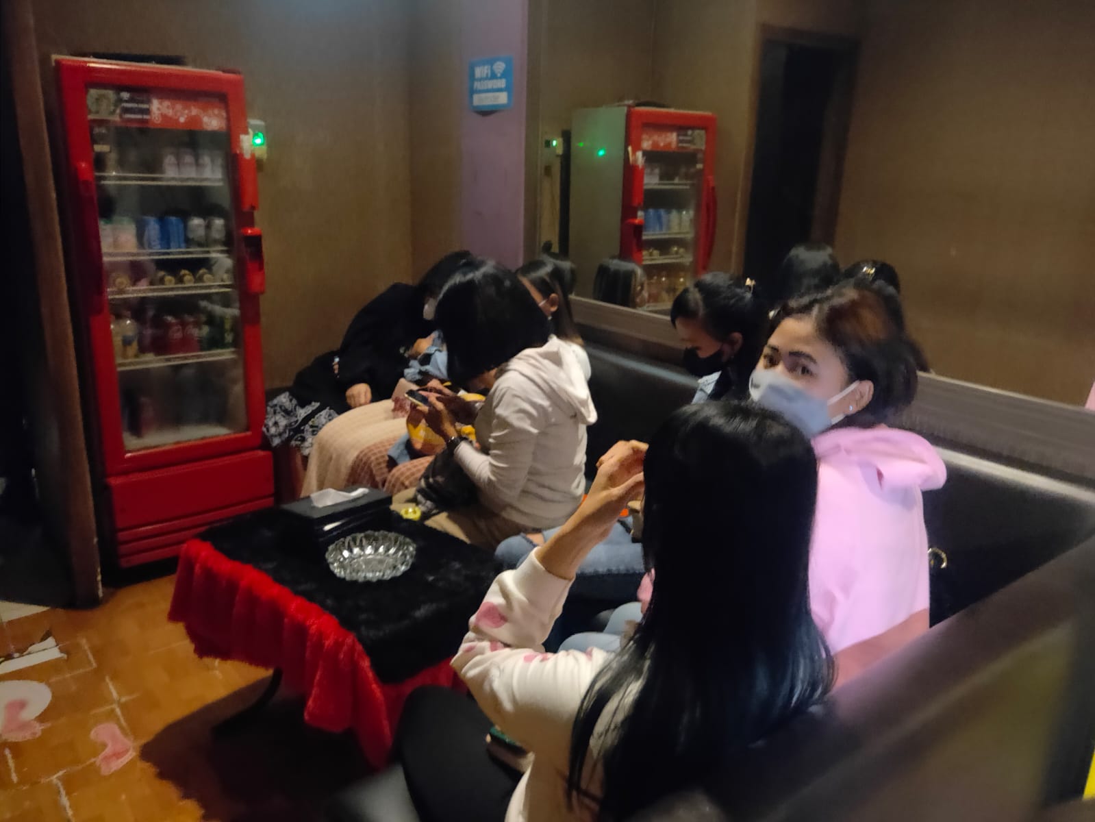 terapis-daiamankan-dari-panti-pijat-di-serpong-jumat-2112022.jpg