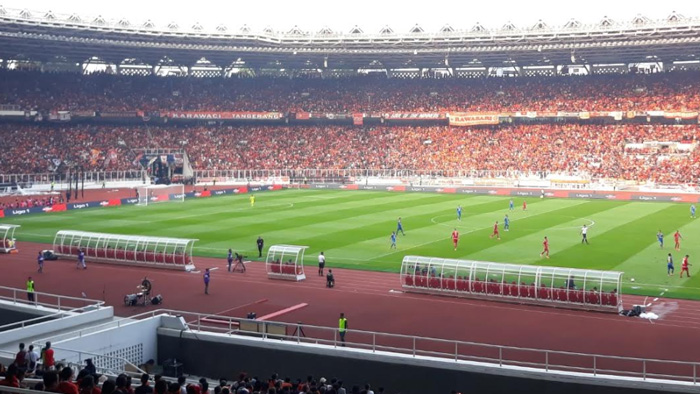 the-jakmania-memadati-stadion-utama-gelora-bung-karno-senayan.jpg