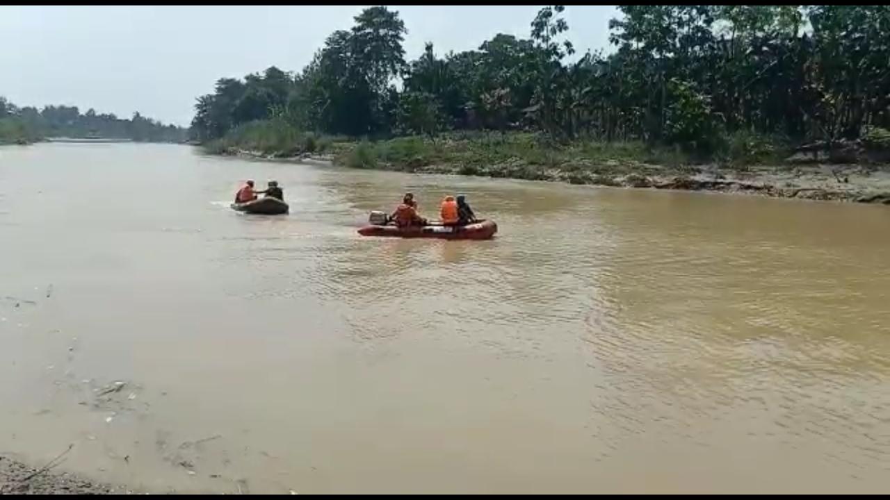 tim-sar-gabungan-saat-melakukan-operasi-pencarian-korban-tenggelam.jpg