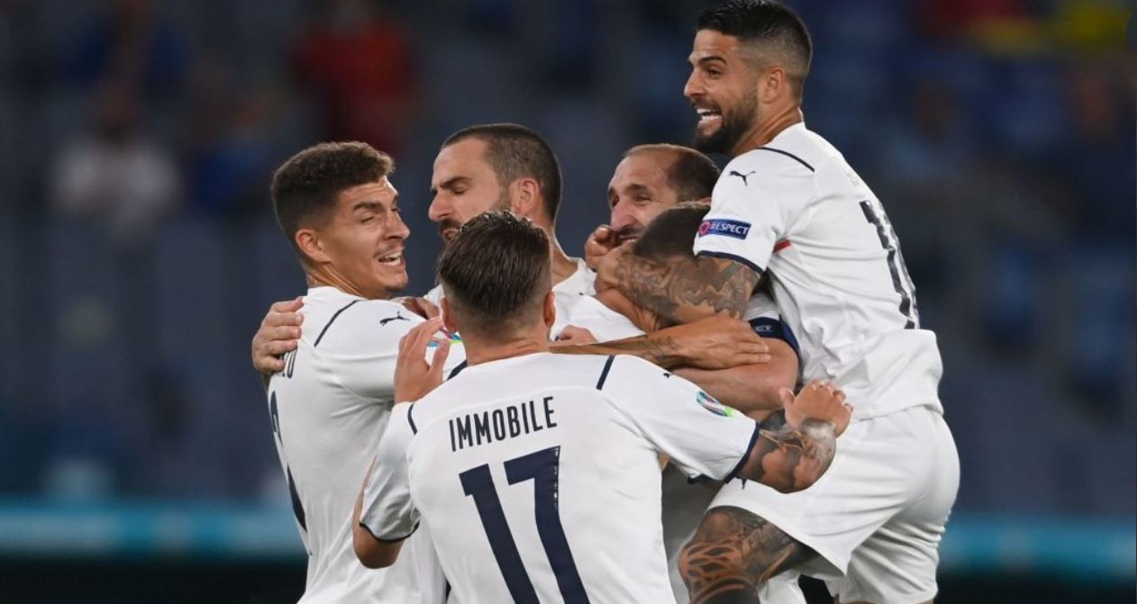 timnas-italia-merayakan-gol-kemenangan.jpg
