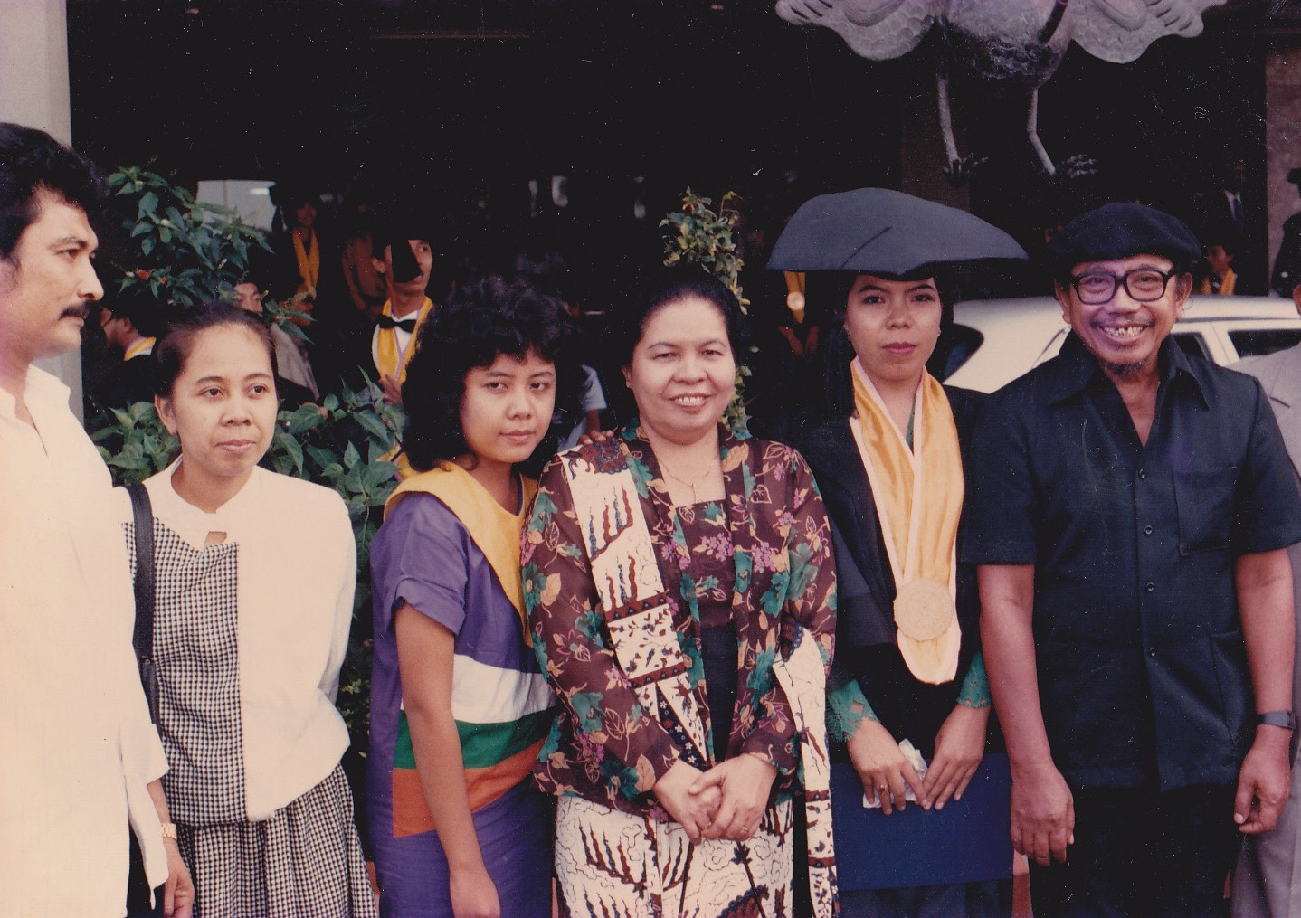 tino-sidin-dan-keluarga-jalan-cikini-vii-diganti-jalan-tino-sidin.jpg