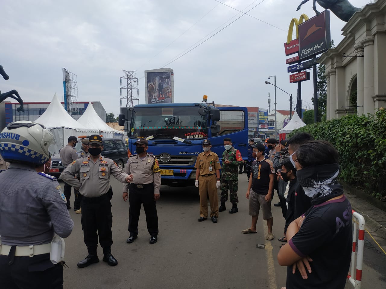 7 Orang Nekat Mudik ke Rangkas Bitung Menumpang Truk Kontainer Raksasa
