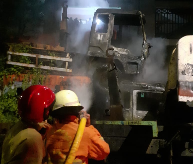 truk-sampah-sudin-lh-terbakar.jpg