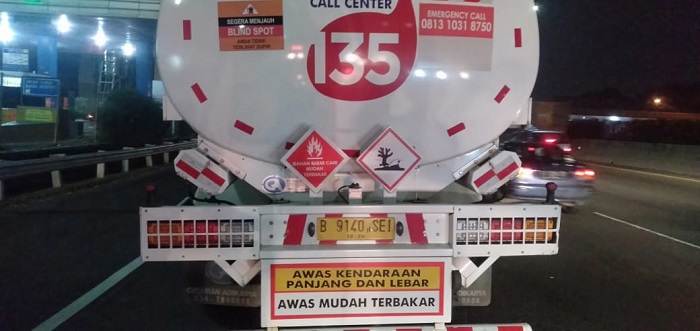 truk-tangki-terbakar-di-tol-jagorawi-2892021.jpg