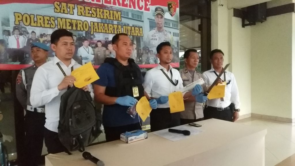 BREAKING NEWS Polres Metro Jakarta Utara Tangkap 2 Begal Pengincar Sopir Truk di Plumpang