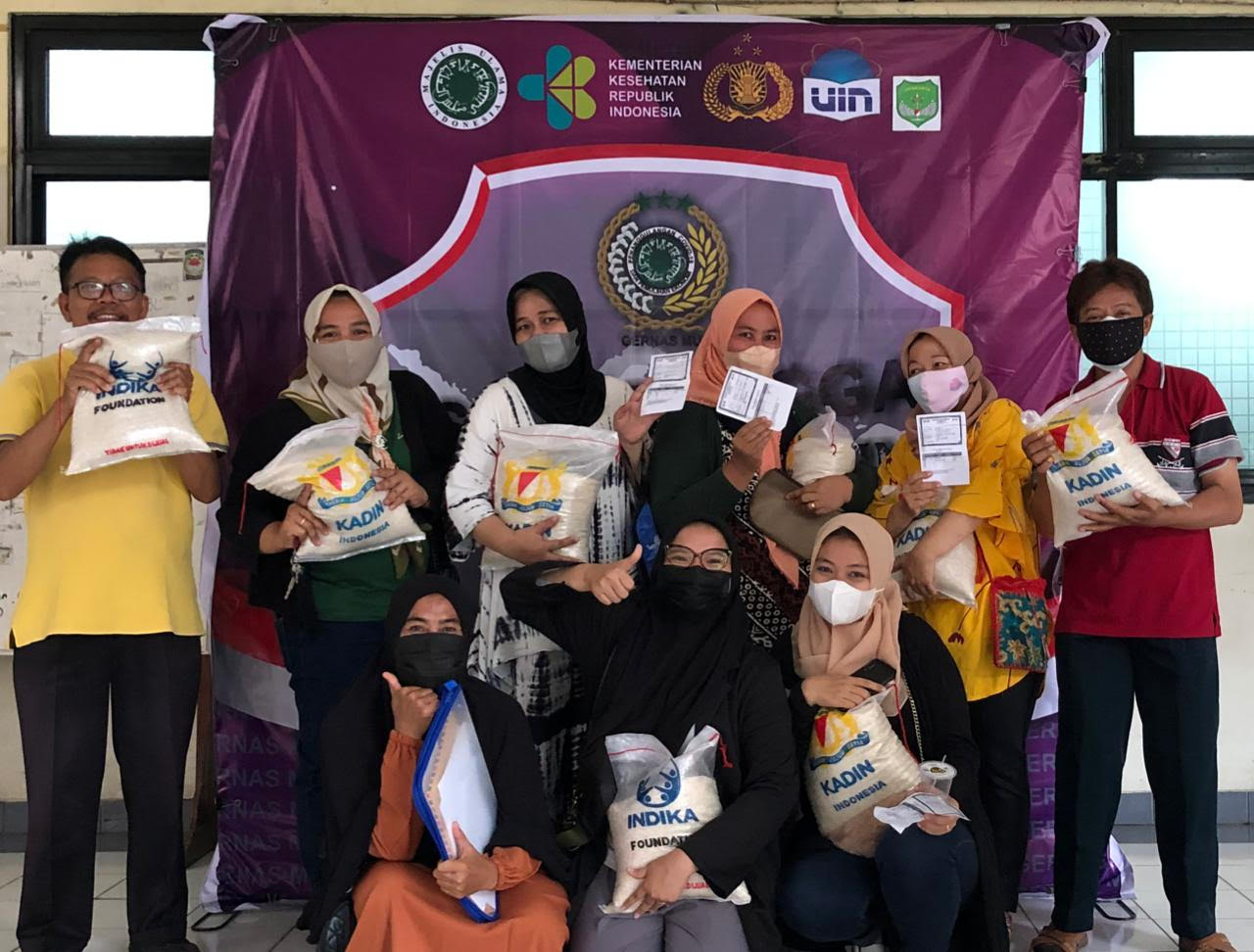 vaksinasi-covid-19-di-uin-jakarta-minggu-2982021.jpg