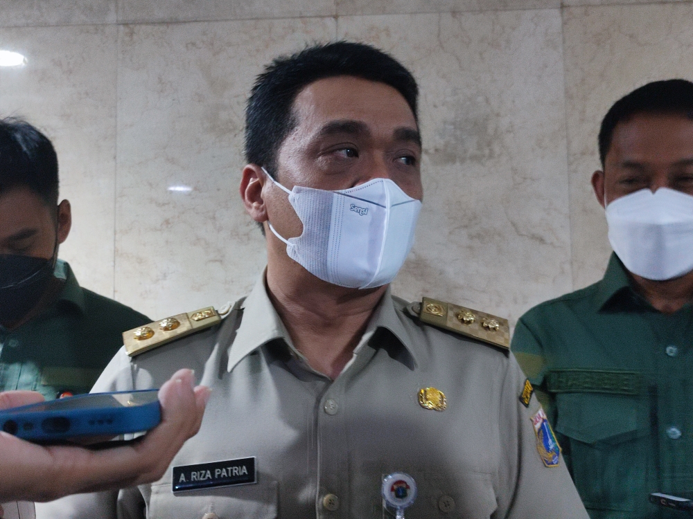 wakil-gubernur-dki-jakarta-ahmad-riza-patria-di-balai-kota-dki-senin-1012022.jpg