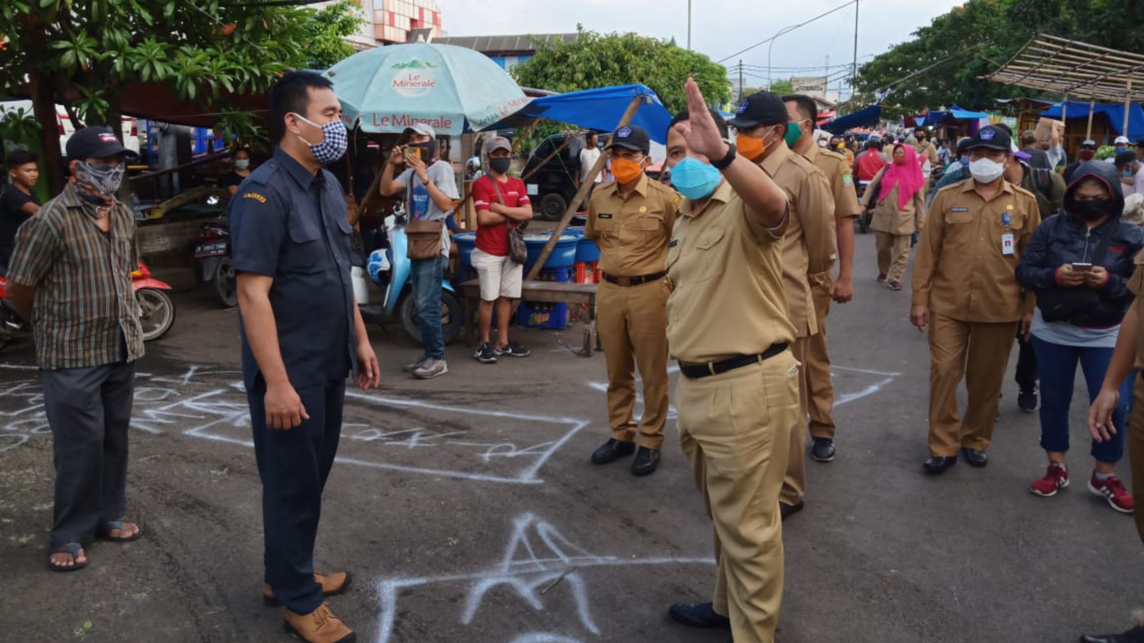 wali-kota-tangerang-arief-r-wismansyah-saat-melakukan-sidak-di-pasar-anyar.jpg