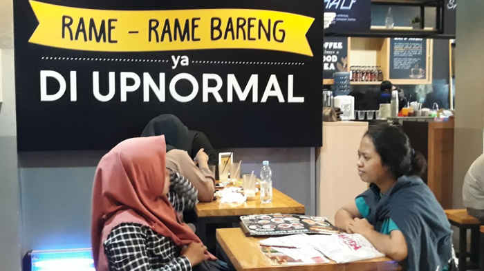 Vlog: Serunya Nongkrong di Warunk Upnormal Ciledug