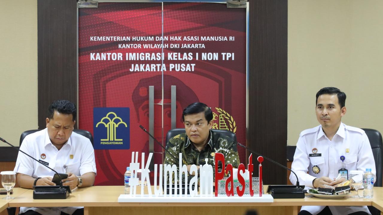 Plt Dirjen Imigrasi Sidak Kantor Imigrasi Jakpus, Pemangkasan Waktu Pembuatan KITAS Diapresiasi WNA