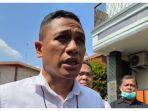 AKBP-Yogen-Heroes-Baruno-saat-dijumpai-wartawan-di-lokasi-suami-aniaya-istri-dan-anak-2.jpg