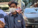 Ahmad-Misbah-sopir-truk-yang-viral-usai-dihukum-berguling-di-aspal-oleh-Wakil-Ketua-DPRD-Depok.jpg