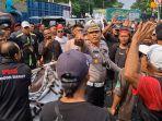 Mediasi Buntu Massa Aksi Unjuk Rasa Sopir Truk Tolak Zero ODOL Memanas Sampai Blokade Jalan